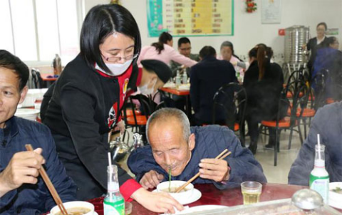 老阿婆火鍋助力老人公益事業(yè)，點贊初心傳遞愛心火炬