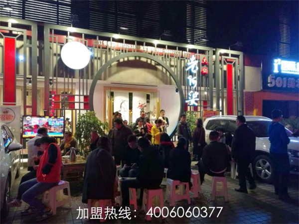 承經(jīng)典勵(lì)行致新，老阿婆火鍋引領(lǐng)四川火鍋店加盟進(jìn)入暖心時(shí)代！